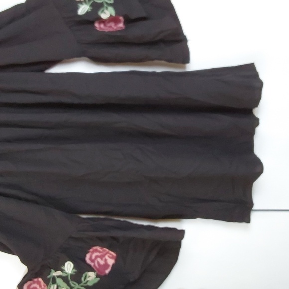 Blue Rain/Francesca's Black Tunic off/ on shoulder Statement Floral sleeves Sz.M - Picture 5 of 11